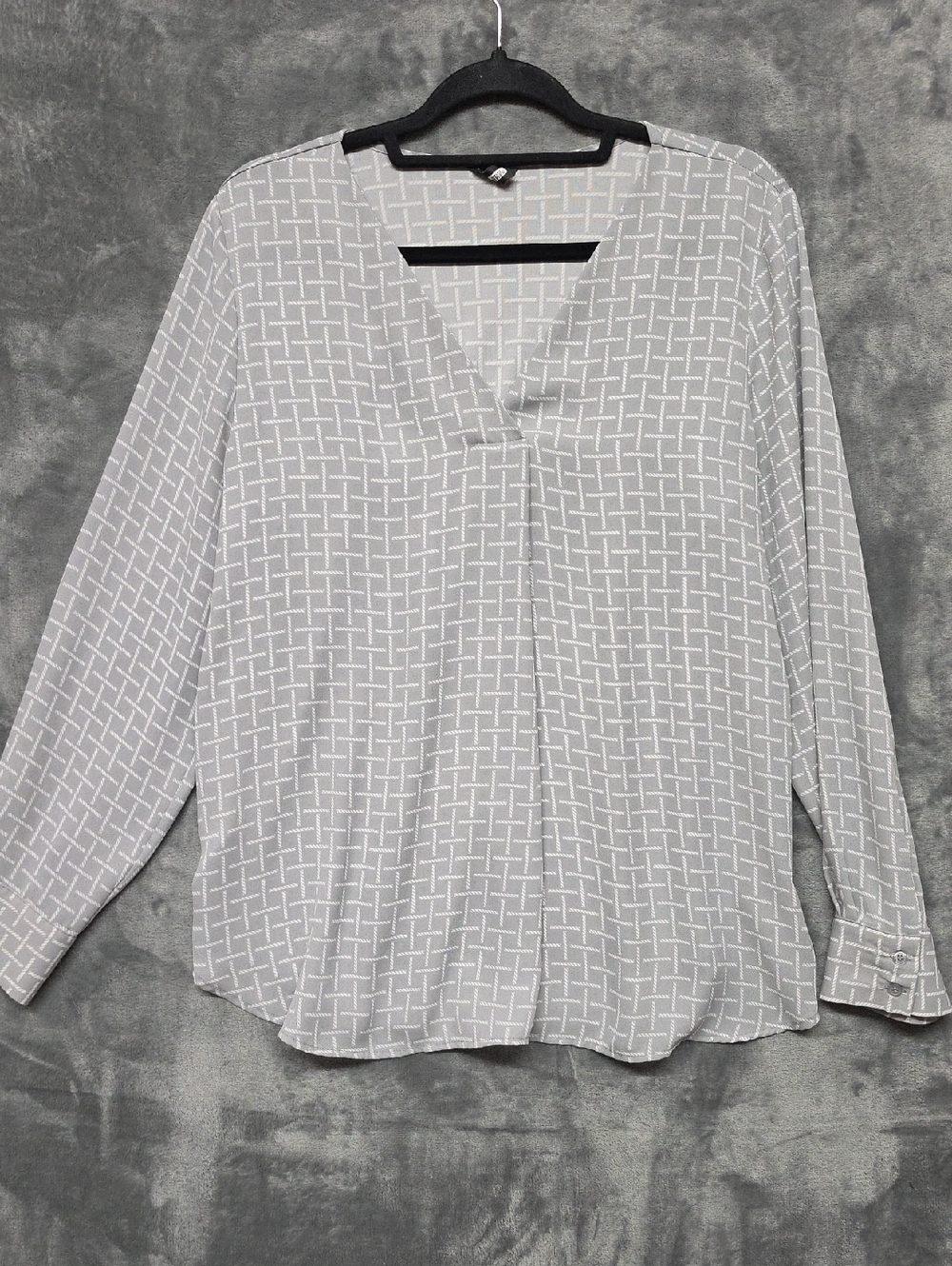 Ann Taylor Light Gray Geometric V-Neck Blouse